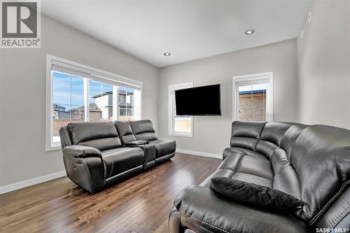 611 Pichler Crescent, Saskatoon, SK - Indoor Photo Showing Living Room