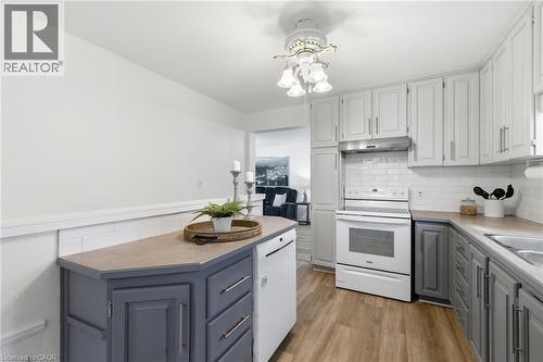 138 Glenholme Avenue, Hamilton, ON - Indoor Photo Showing Kitchen