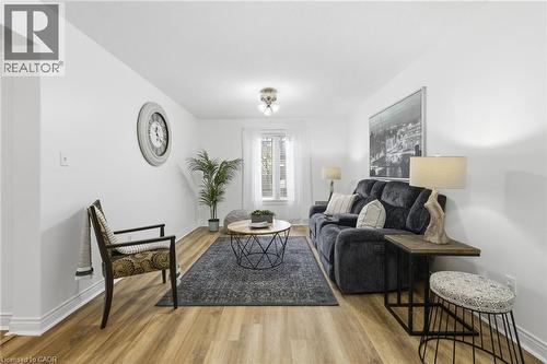 138 Glenholme Avenue, Hamilton, ON - Indoor Photo Showing Living Room