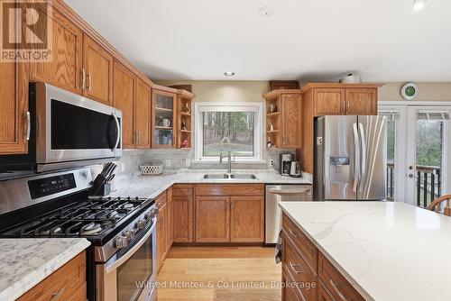 073091 10Th Sideroad Sdr, West Grey, ON - Indoor Photo Showing Kitchen With Double Sink