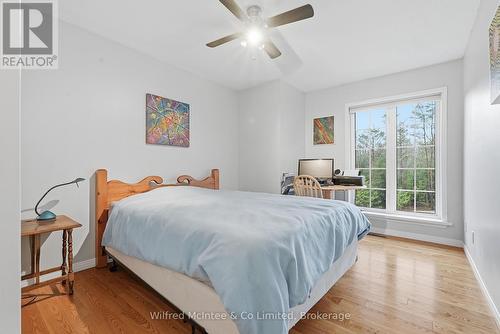 073091 10Th Sideroad Sdr, West Grey, ON - Indoor Photo Showing Bedroom