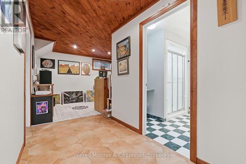 073091 10Th Sideroad Sdr, West Grey, ON - Indoor Photo Showing Other Room