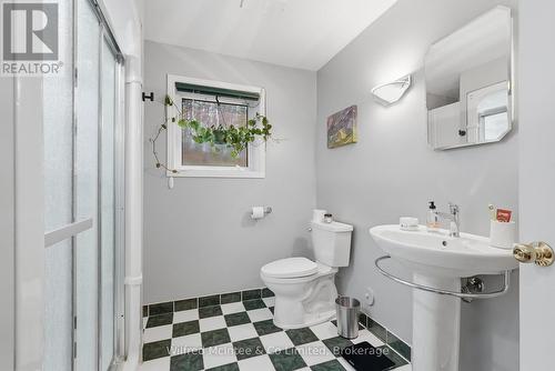 073091 10Th Sideroad Sdr, West Grey, ON - Indoor Photo Showing Bathroom