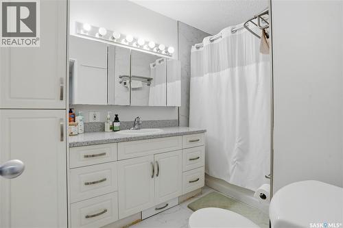 226 Plainsview Drive, Regina, SK - Indoor Photo Showing Bathroom