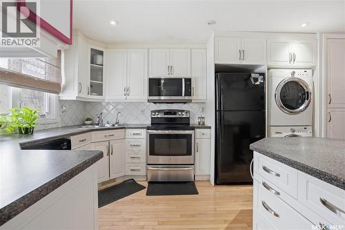 226 Plainsview Drive, Regina, SK - Indoor Photo Showing Kitchen