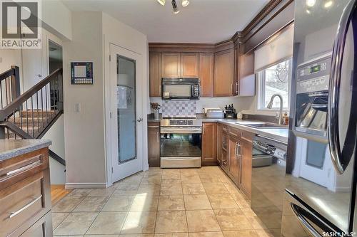 2512 Grant Road, Regina, SK - Indoor Photo Showing Kitchen