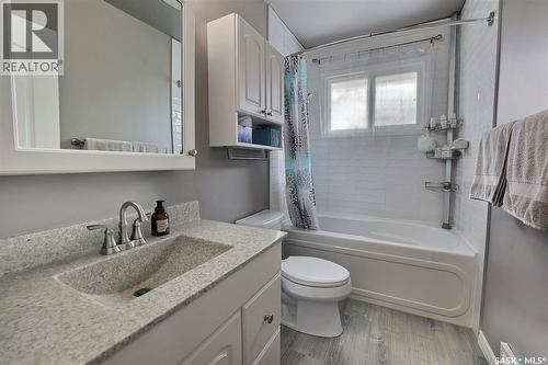 2512 Grant Road, Regina, SK - Indoor Photo Showing Bathroom