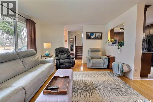 2512 Grant Road, Regina, SK - Indoor Photo Showing Living Room