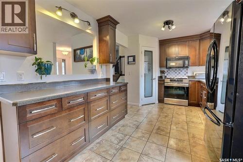2512 Grant Road, Regina, SK - Indoor Photo Showing Kitchen