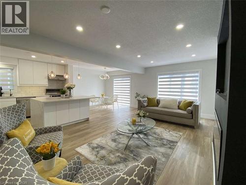 125 Steepleridge Street, Kitchener, ON - Indoor Photo Showing Living Room