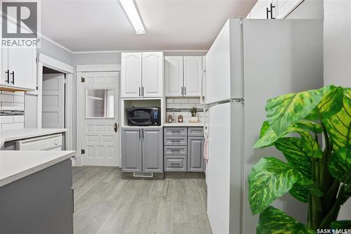 1150 3Rd Avenue Ne, Moose Jaw, SK - Indoor Photo Showing Kitchen