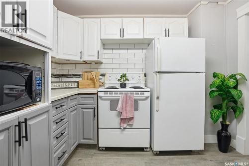 1150 3Rd Avenue Ne, Moose Jaw, SK - Indoor Photo Showing Kitchen