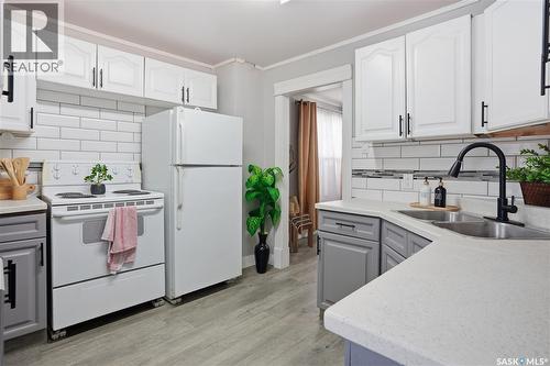 1150 3Rd Avenue Ne, Moose Jaw, SK - Indoor Photo Showing Kitchen With Double Sink