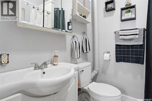 1150 3Rd Avenue Ne, Moose Jaw, SK - Indoor Photo Showing Bathroom