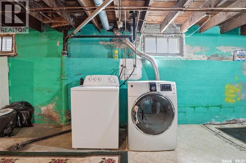 1150 3Rd Avenue Ne, Moose Jaw, SK - Indoor Photo Showing Laundry Room