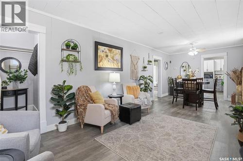 1150 3Rd Avenue Ne, Moose Jaw, SK - Indoor Photo Showing Living Room