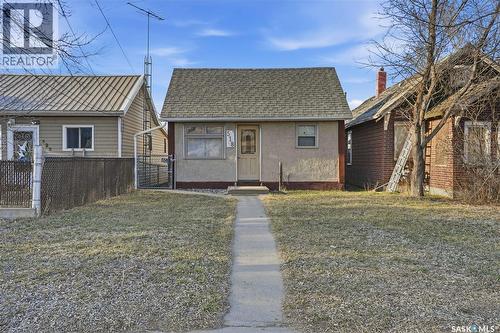 518 Maple STREET W  Moose Jaw, SK S6H 4X1