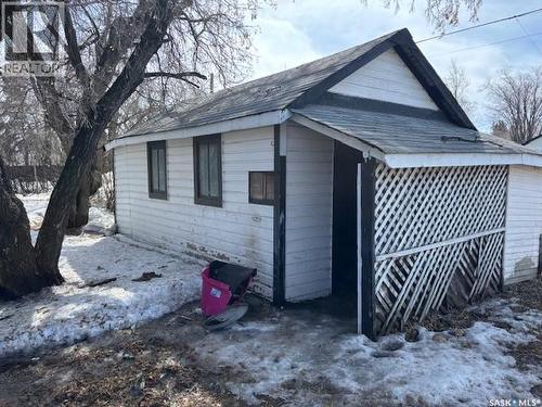 327 4Th Avenue E, Canora, SK - Outdoor