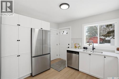 840 I Avenue S, Saskatoon, SK - Indoor Photo Showing Kitchen With Stainless Steel Kitchen With Double Sink