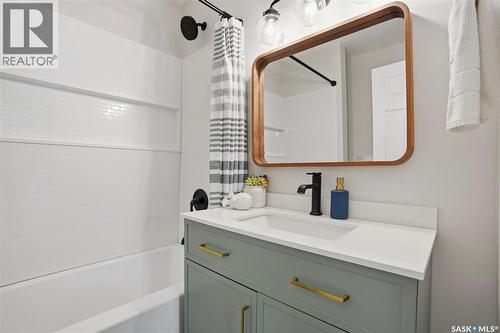 840 I Avenue S, Saskatoon, SK - Indoor Photo Showing Bathroom