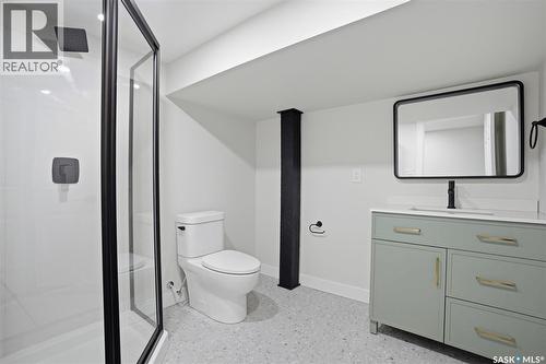 840 I Avenue S, Saskatoon, SK - Indoor Photo Showing Bathroom