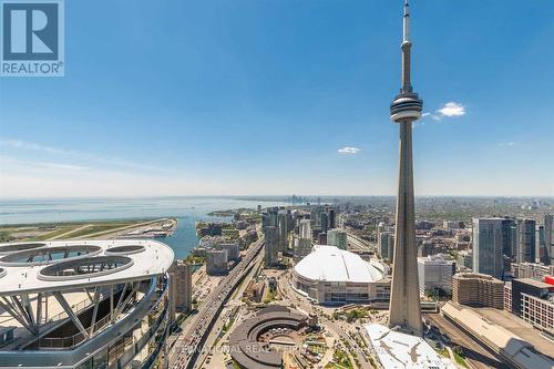 6707 - 14 YORK STREET  Toronto, ON M5J 2Z2