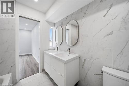 233B Vine Street, St. Catharines, ON - Indoor Photo Showing Bathroom