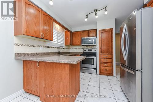 7566 Lockington Crescent, Mississauga, ON - Indoor Photo Showing Kitchen