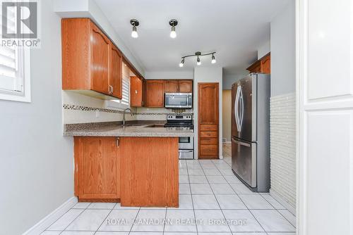 7566 Lockington Crescent, Mississauga, ON - Indoor Photo Showing Kitchen