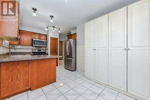7566 Lockington Crescent, Mississauga, ON - Indoor Photo Showing Kitchen