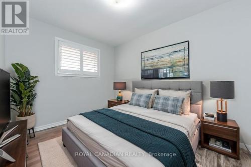 7566 Lockington Crescent, Mississauga, ON - Indoor Photo Showing Bedroom