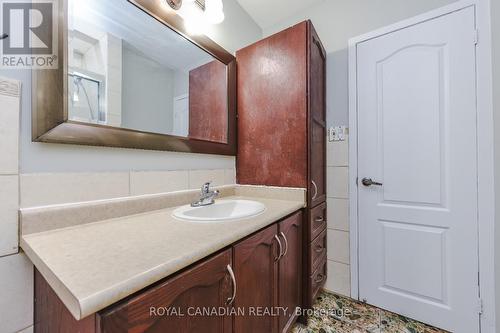 7566 Lockington Crescent, Mississauga, ON - Indoor Photo Showing Bathroom