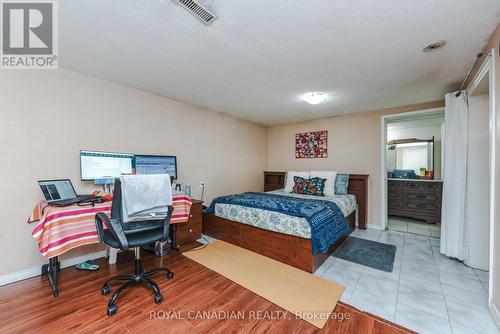 7566 Lockington Crescent, Mississauga, ON - Indoor Photo Showing Bedroom