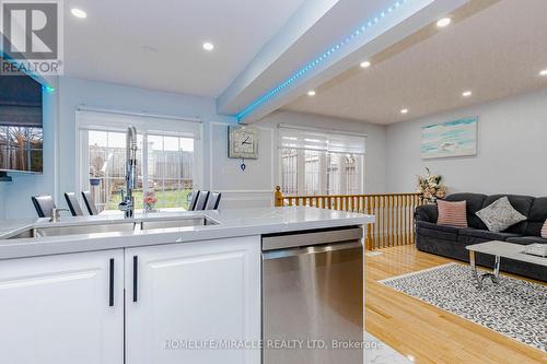 60 Bushmill Circle, Brampton, ON - Indoor Photo Showing Living Room