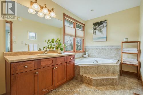 176 Granite Hill Road, Cambridge, ON - Indoor Photo Showing Bathroom