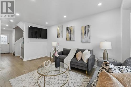 22 Golden Terrace Court, Kitchener, ON - Indoor Photo Showing Living Room