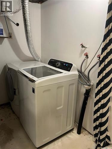 206 3Rd Avenue, Caronport, SK - Indoor Photo Showing Laundry Room