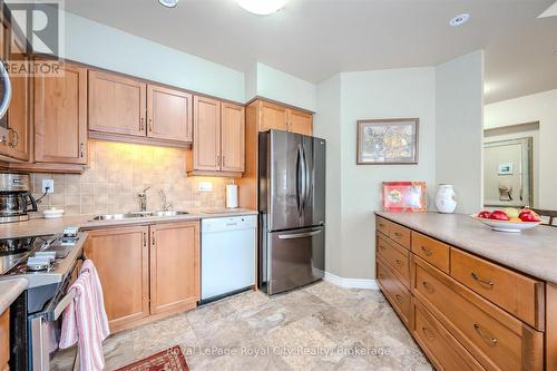 401 - 65 Bayberry Drive, Guelph (Village By The Arboretum), ON - Indoor Photo Showing Kitchen With Double Sink