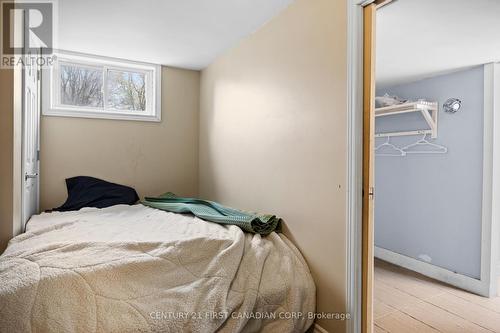 692 Sevilla Park Place, London East (East C), ON - Indoor Photo Showing Bedroom
