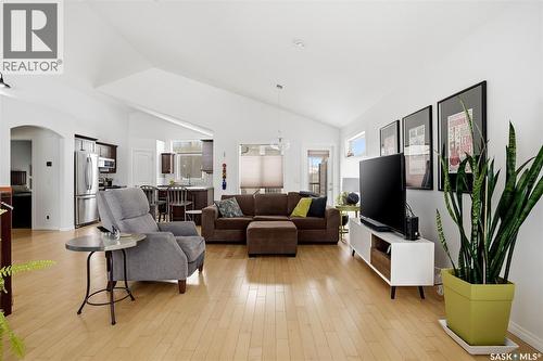 4014 Cumberland Road E, Regina, SK - Indoor Photo Showing Living Room