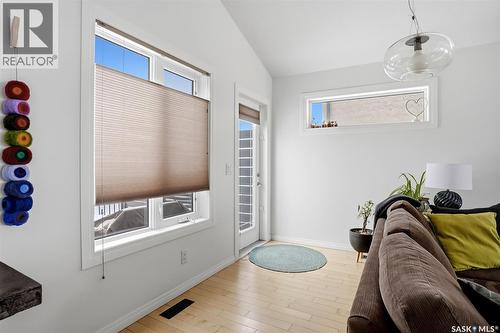 4014 Cumberland Road E, Regina, SK - Indoor