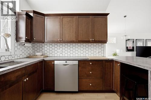 4014 Cumberland Road E, Regina, SK - Indoor Photo Showing Kitchen