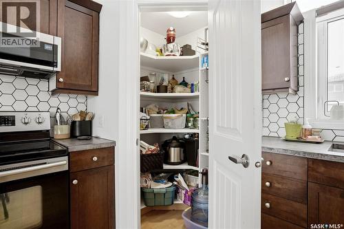 4014 Cumberland Road E, Regina, SK - Indoor Photo Showing Kitchen