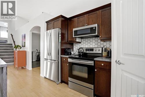 4014 Cumberland Road E, Regina, SK - Indoor Photo Showing Kitchen