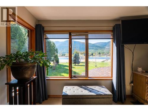 6158 Redfish Road, Nelson, BC 