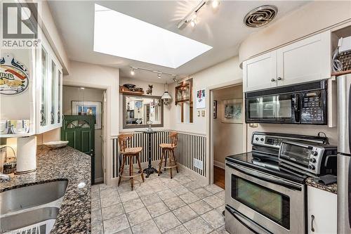 Kitchen with Skylight - 557 Stillwater Crescent, Burlington, ON - Indoor Photo Showing Kitchen