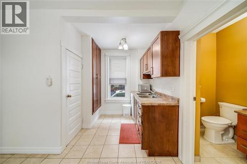 151 Curry Ave, Windsor, ON - Indoor Photo Showing Bathroom