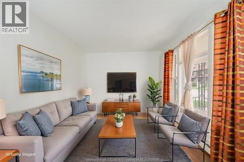 151 Curry Ave, Windsor, ON - Indoor Photo Showing Living Room
