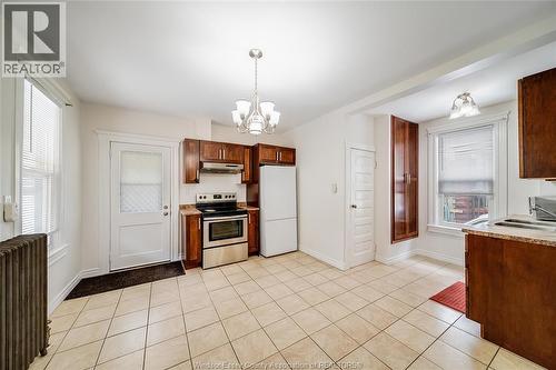 151 Curry Ave, Windsor, ON - Indoor Photo Showing Kitchen
