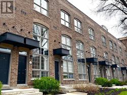 1076 LANSDOWNE AVENUE Toronto, ON M6H 4H2